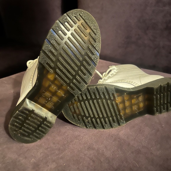 WHITE PATENT DR MARTENS SIZE 38 - Picture 2 of 3